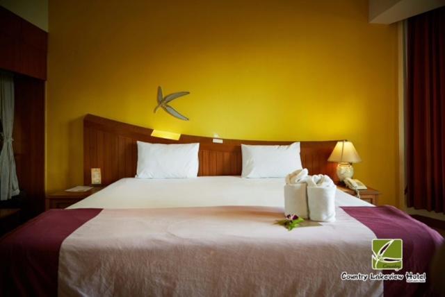 Country Lake View Hotel Suphan Buri Exterior photo