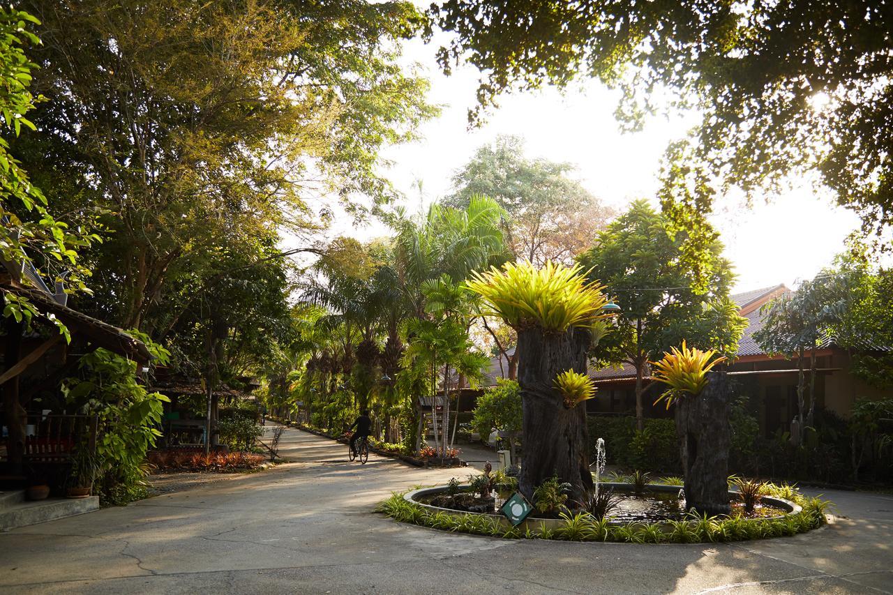 Country Lake View Hotel Suphan Buri Exterior photo