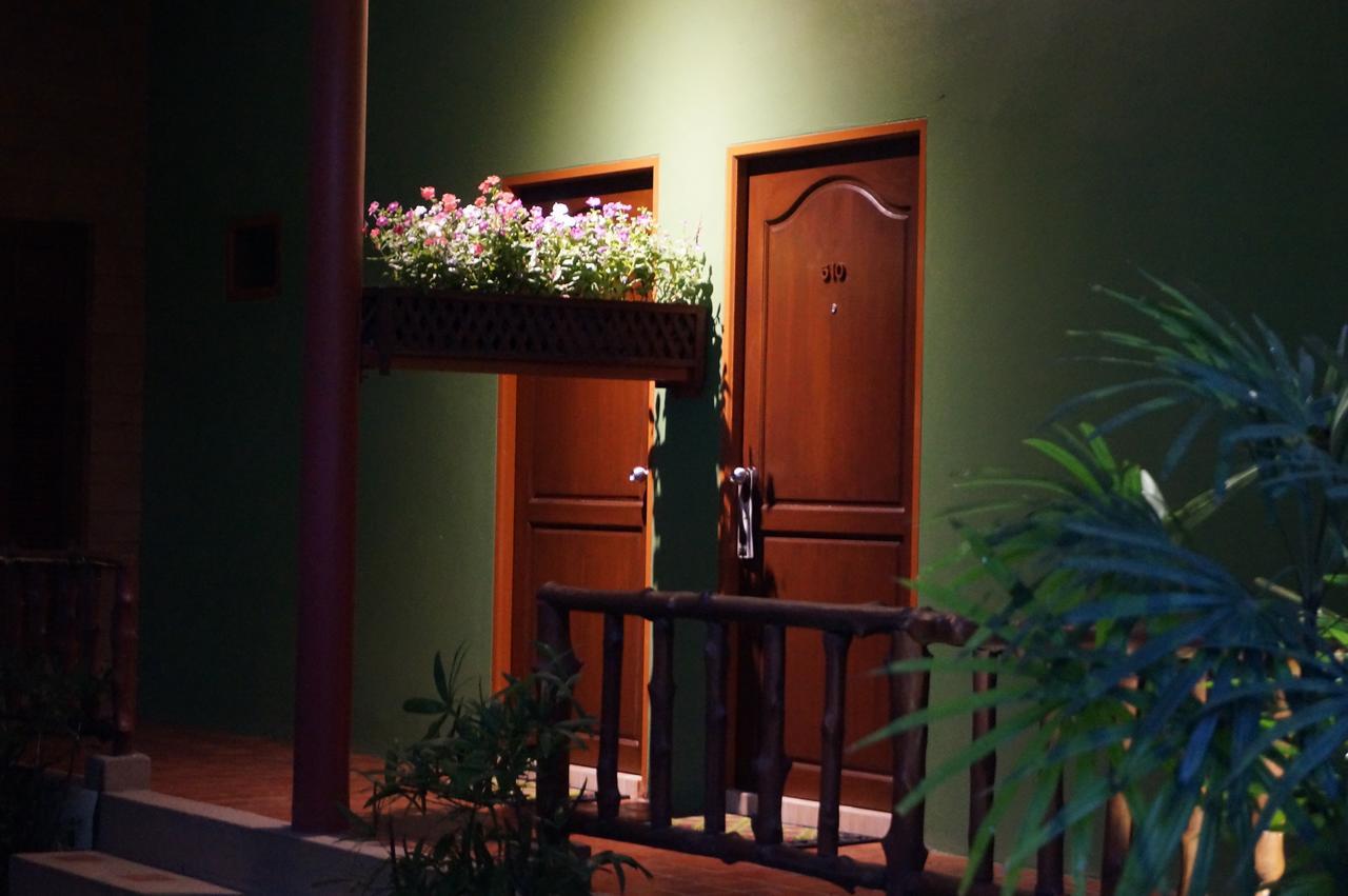 Country Lake View Hotel Suphan Buri Exterior photo