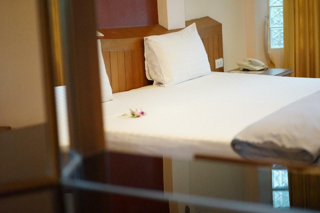 Country Lake View Hotel Suphan Buri Exterior photo