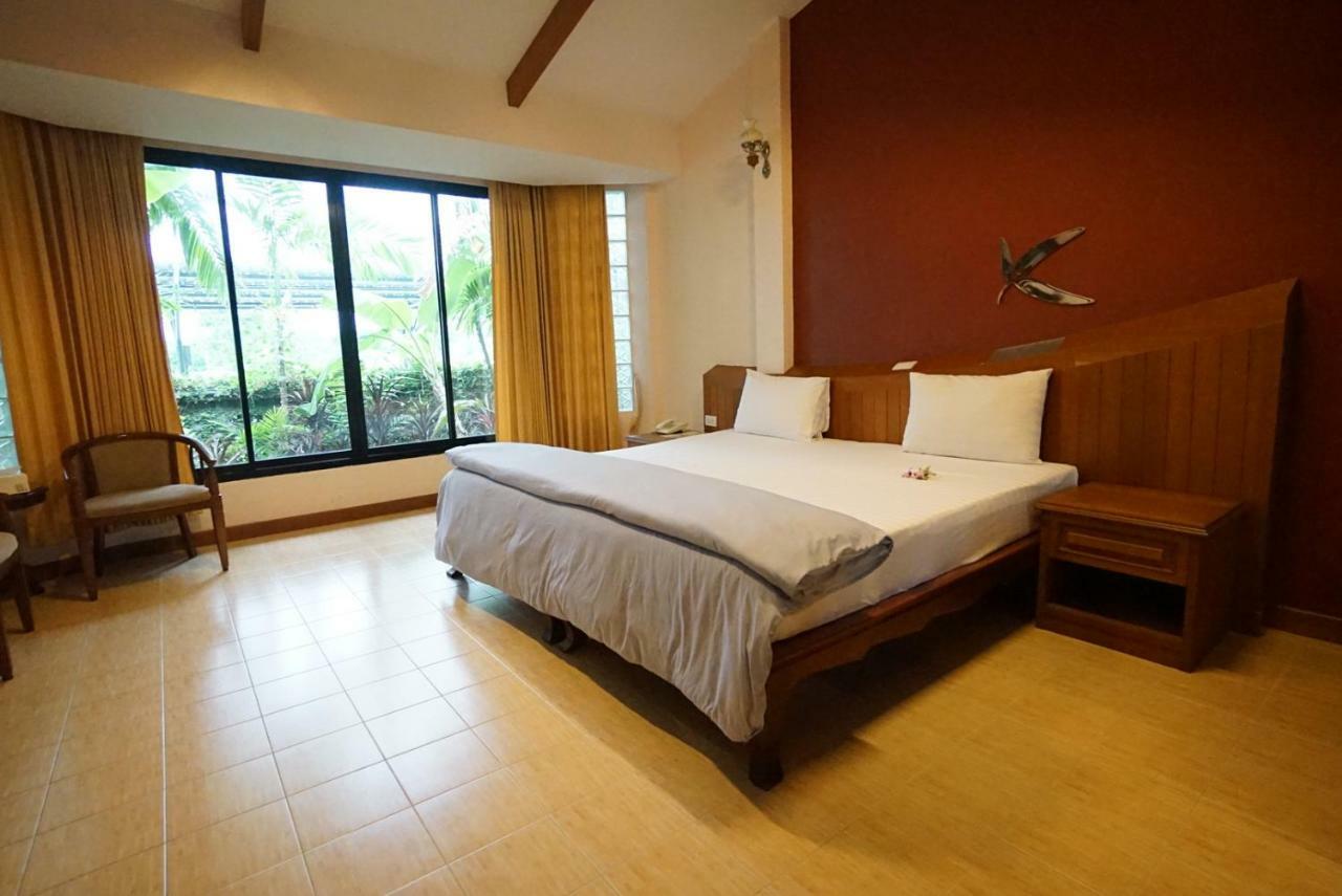 Country Lake View Hotel Suphan Buri Exterior photo